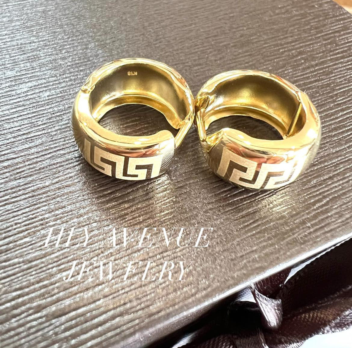18K Designed Huggy Earrings