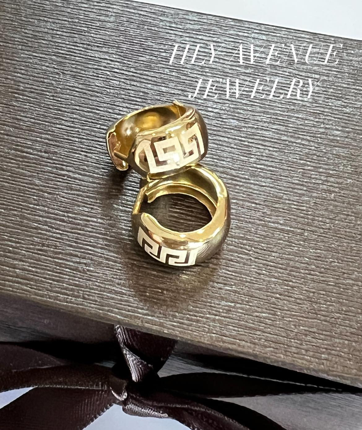 18K Designed Huggy Earrings
