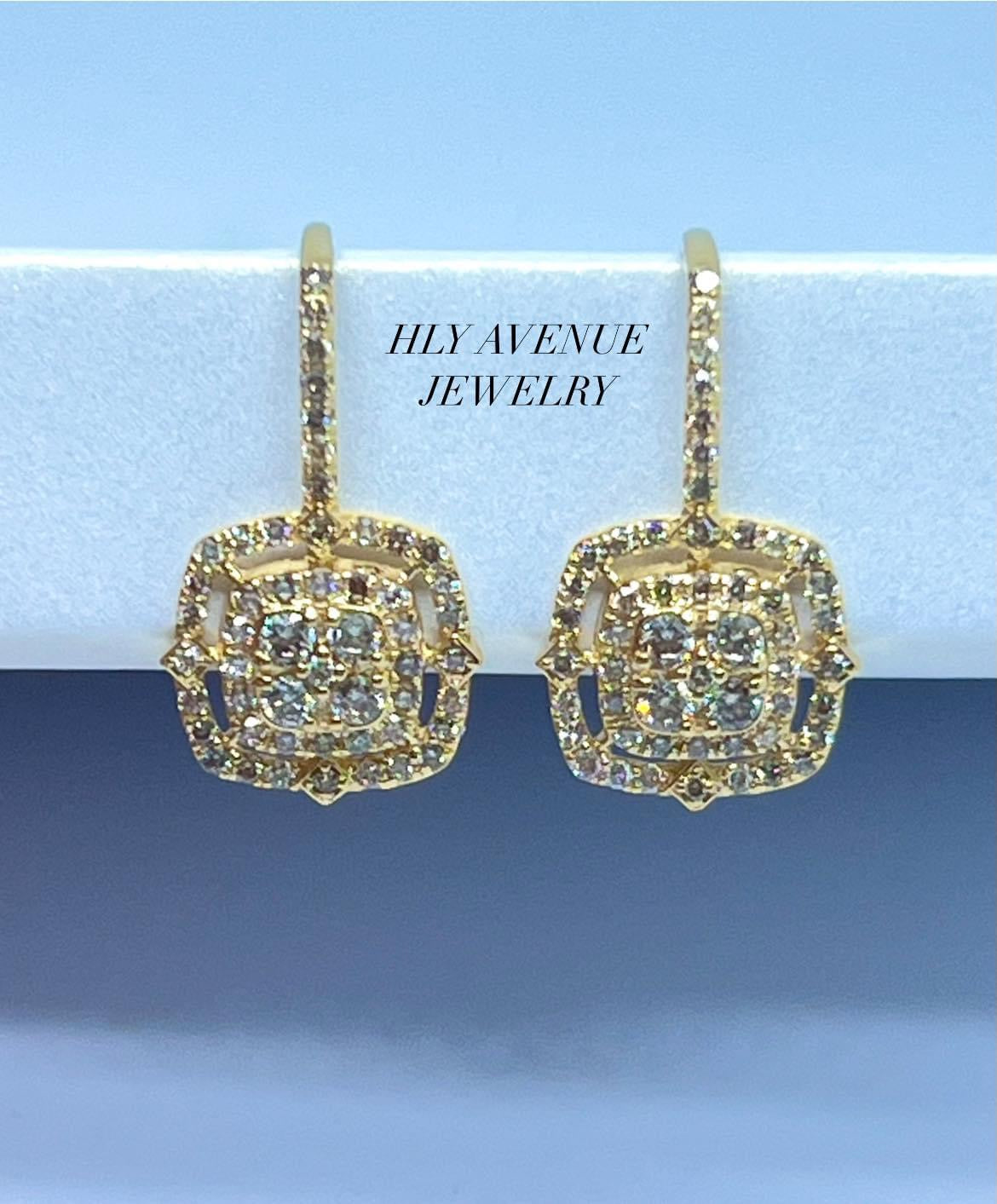 18K Japan Gold Beauty G Diamond Earrings - Main Image