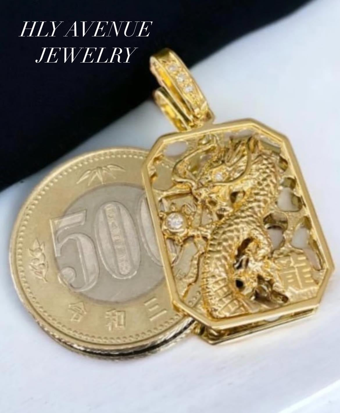 18k Dragon Pendant W/ Diamond