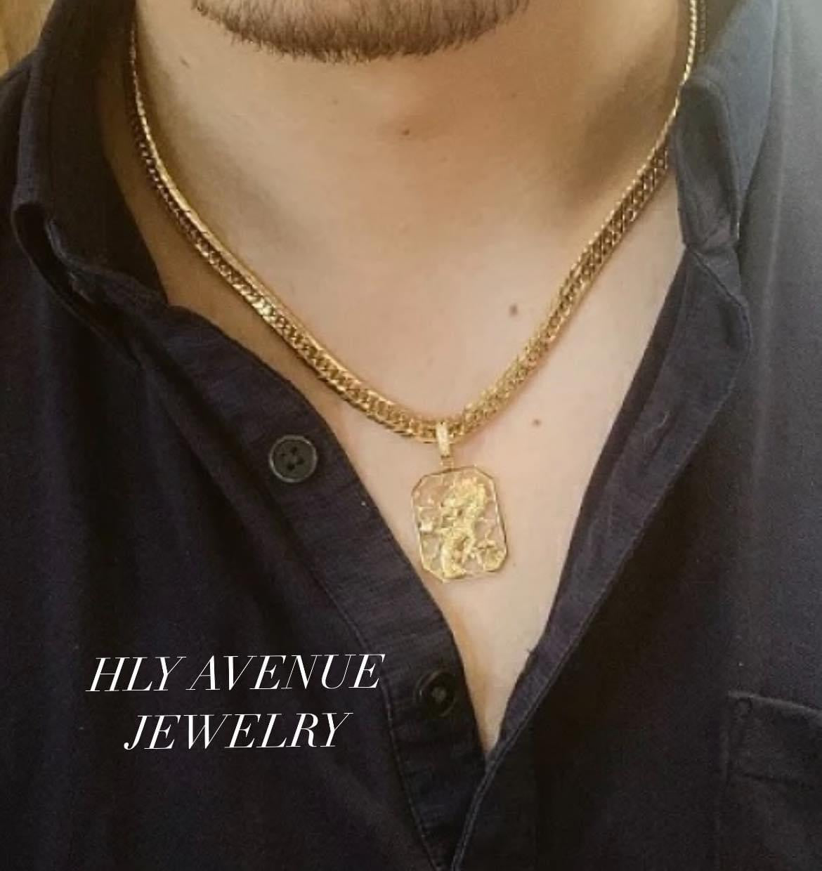 18k Dragon Pendant W/ Diamond