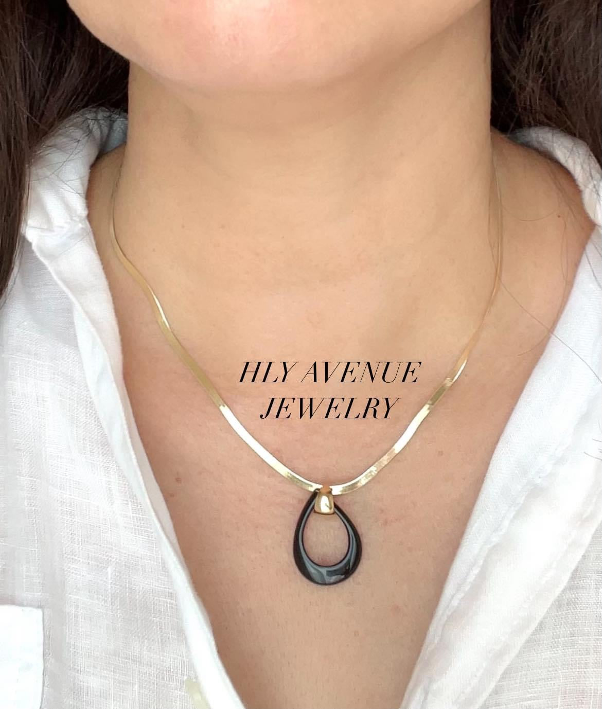 18k Onyx Pendant Flat Chain Necklace