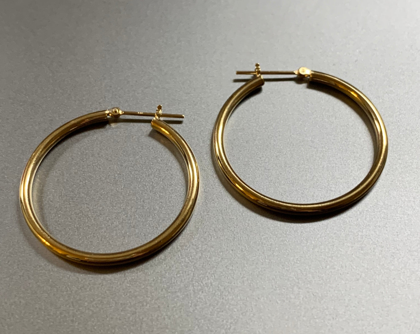 18k 2x30mm Yellow Gold Pipe Hoop Earrings