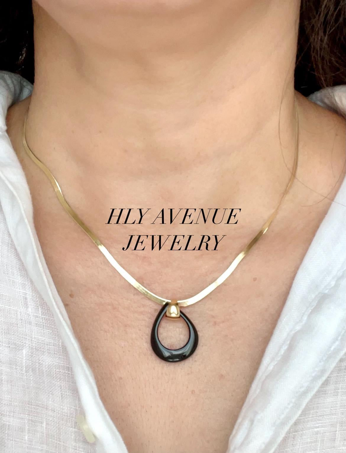 18k Onyx Pendant Flat Chain Necklace