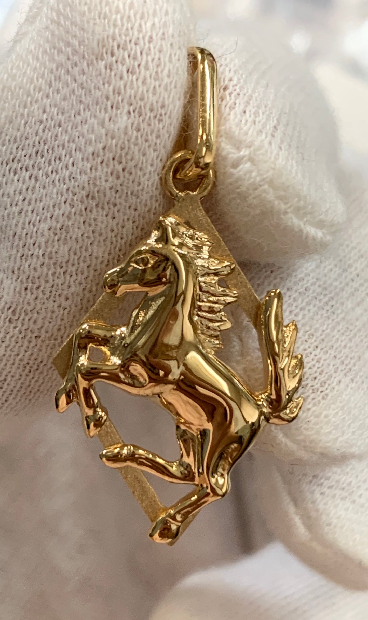 18k Japan Gold Lucky Horse Pendant Top
