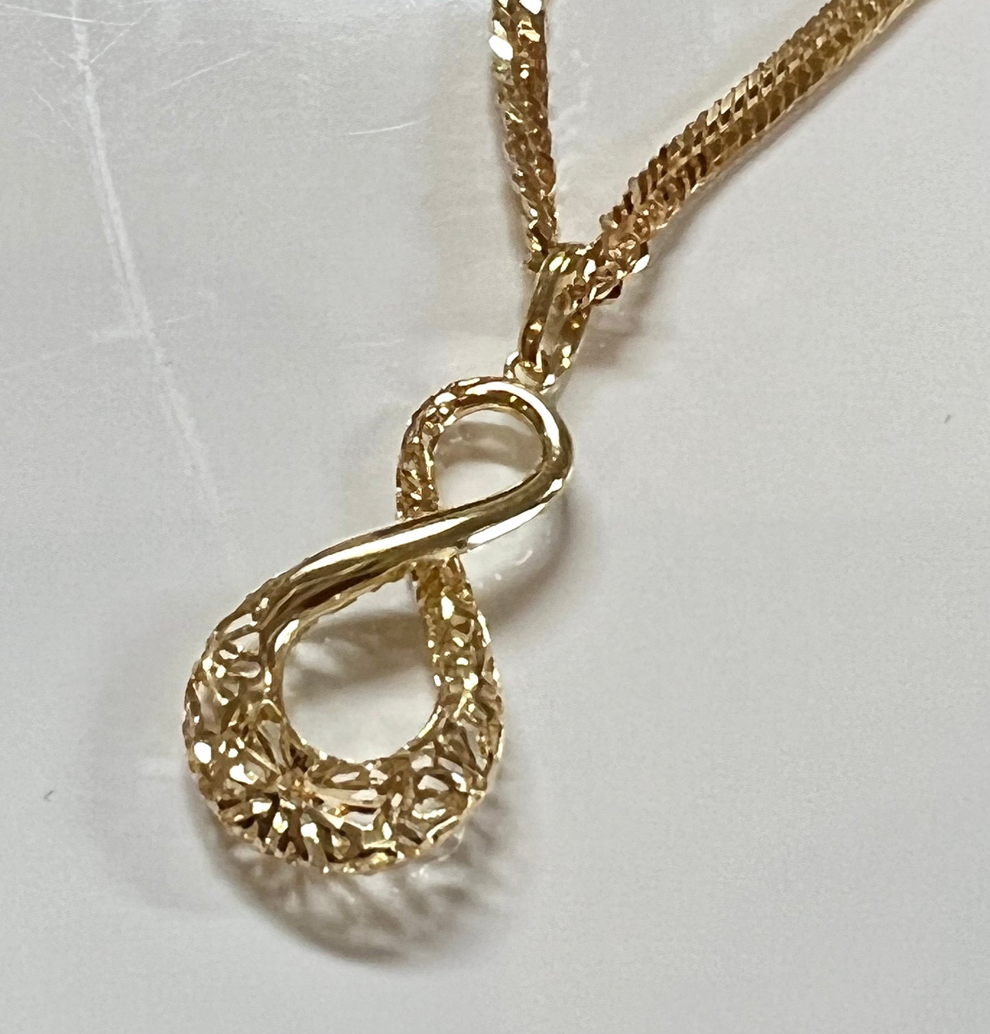18k Japan Gold Infinity Pendant