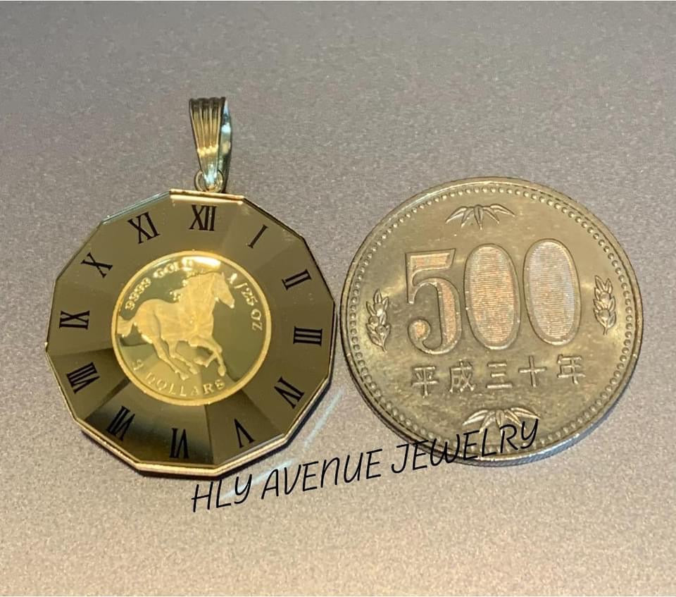 Horse/Elizabeth Reversible 24k/18k Frame W/ Glass Pendant