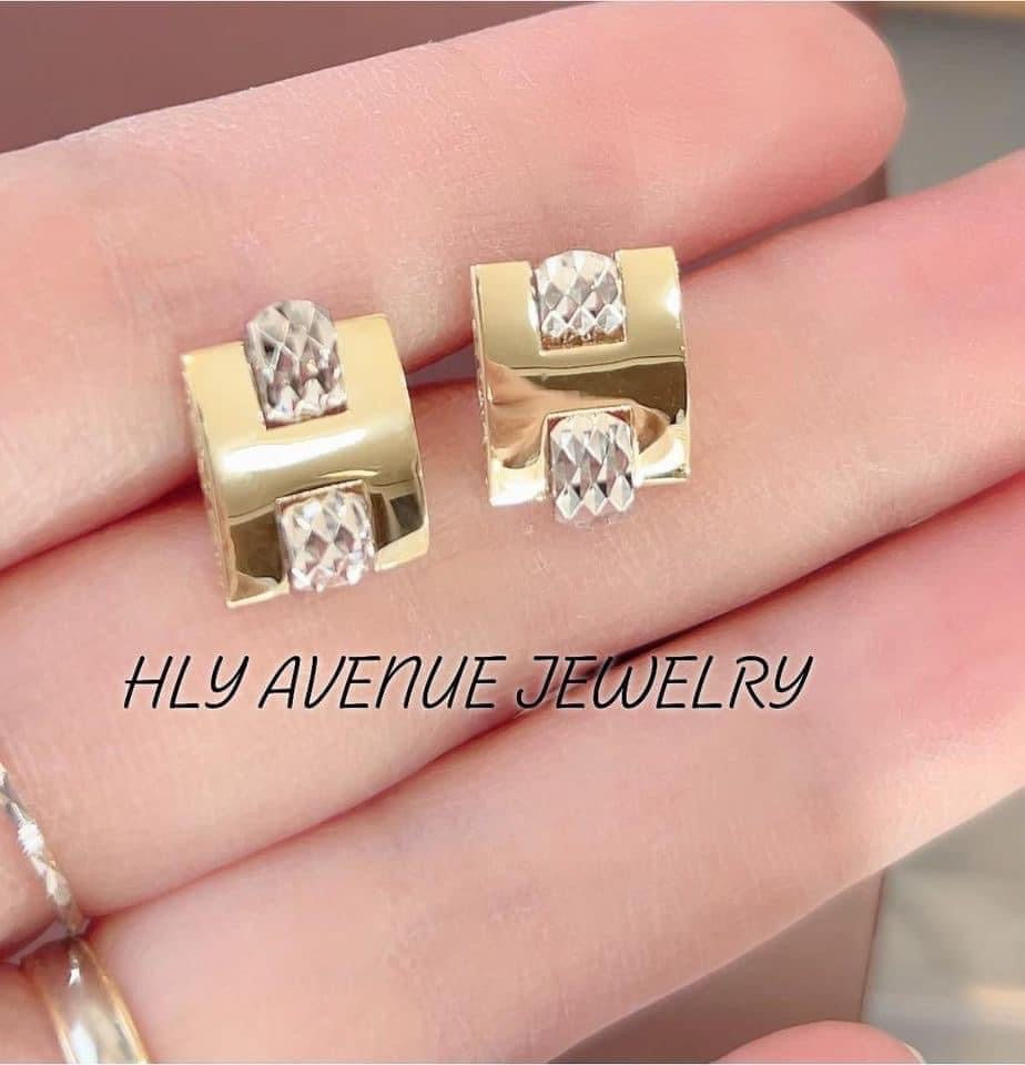 18k “H” WG/YG Combination Stud Earrings