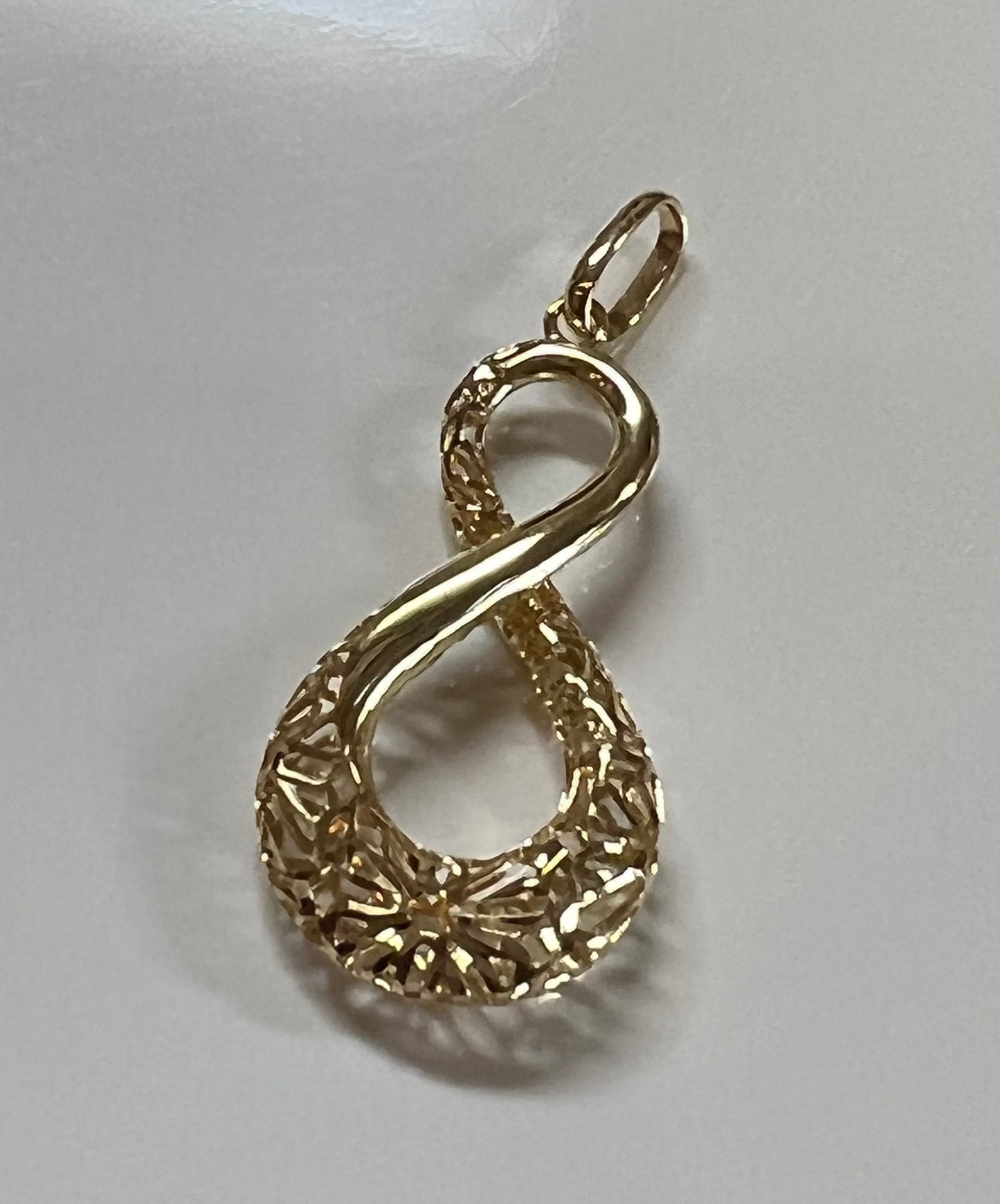 18k Japan Gold Infinity Pendant