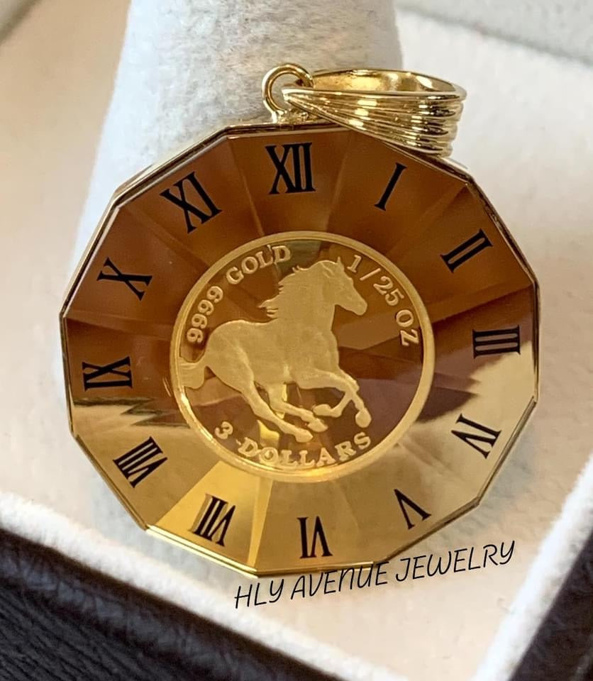 Horse/Elizabeth Reversible 24k/18k Frame W/ Glass Pendant