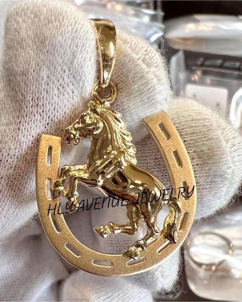 18K Japan Gold Horseshoe Pendant Top – HLY Avenue Jewelry