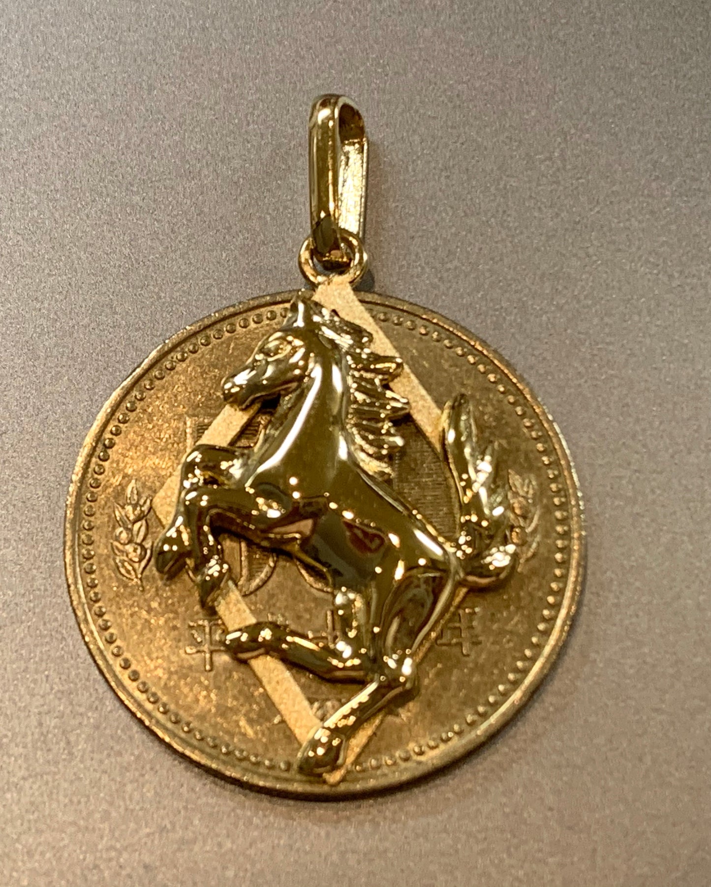 18k Japan Gold Lucky Horse Pendant Top