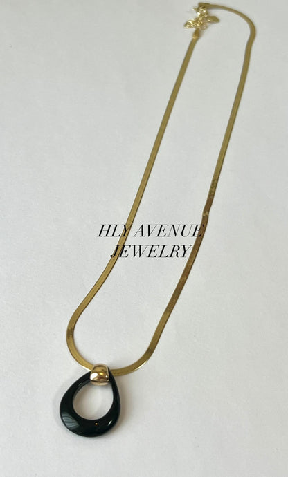 18k Onyx Pendant Flat Chain Necklace